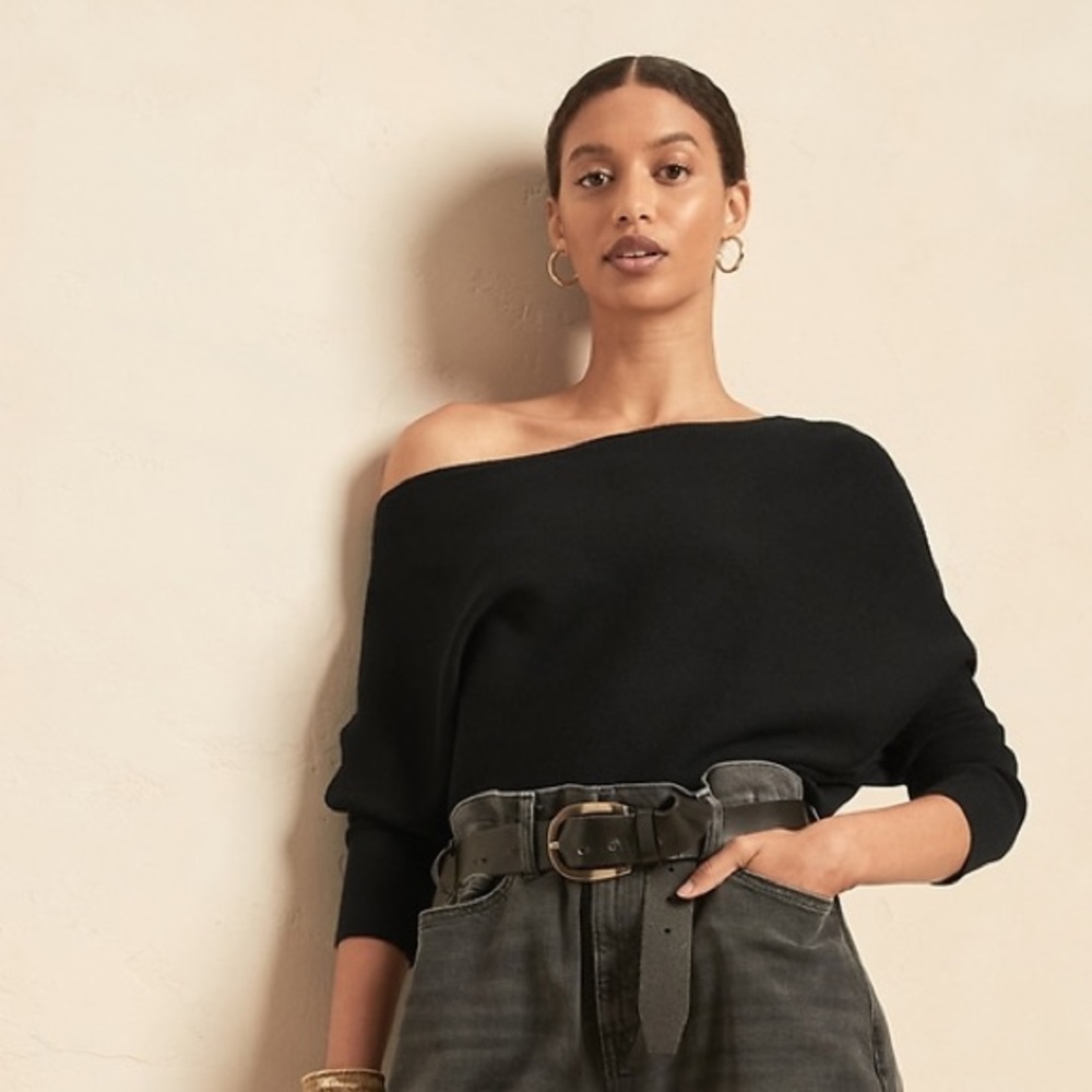 Banana Republic off the shoulder sweater in black XS petite